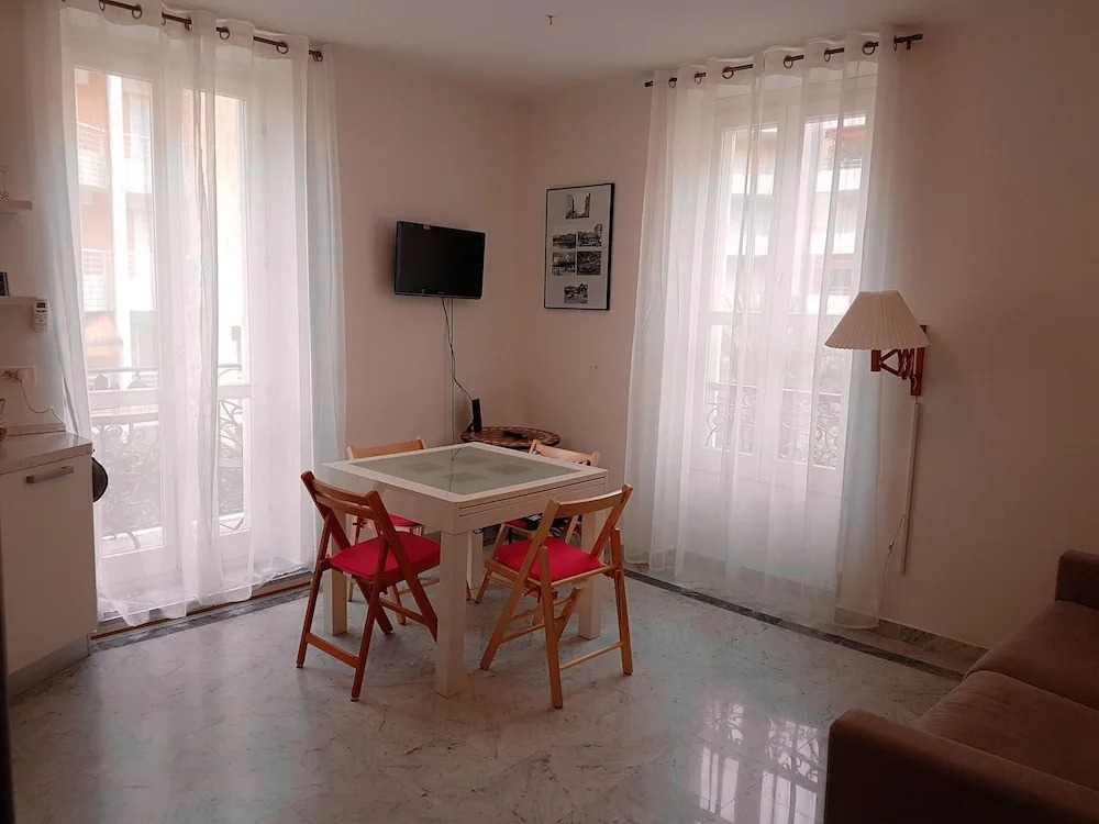 Apartment With one Bedroom in Menton, With Furnished Balcony - 300 m From the Beach
