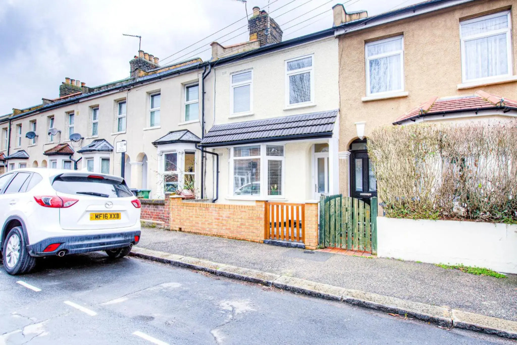 Cosy 2 Bed House in Leyton - Close to Vibrant East Village, Westfield, Olympic Park and the Canals