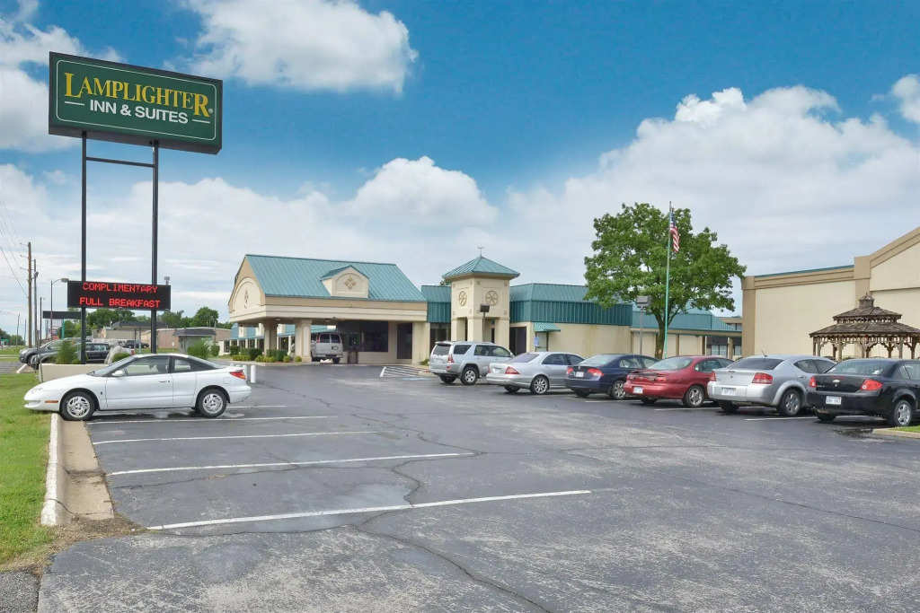 Lamplighter Inn & Suites Pittsburg