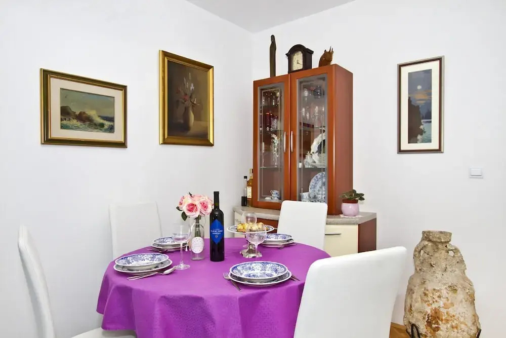Apartment Depolo