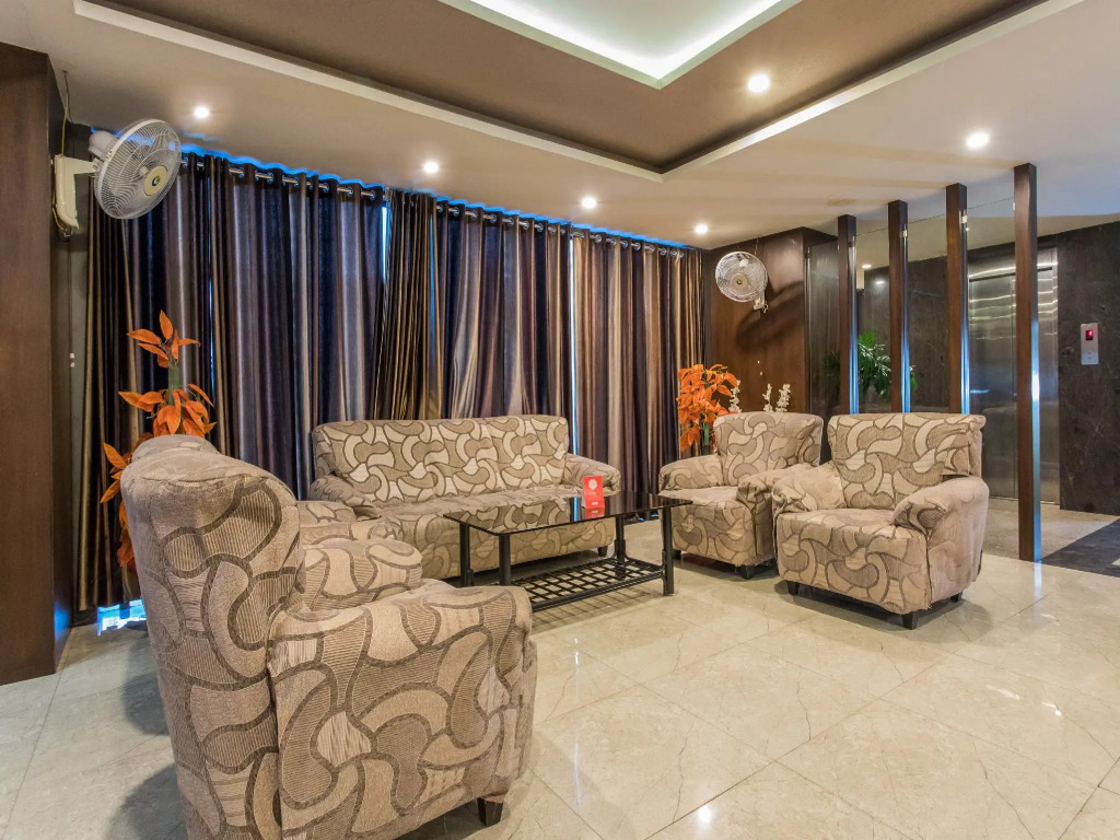 Super Townhouse Divya Palace