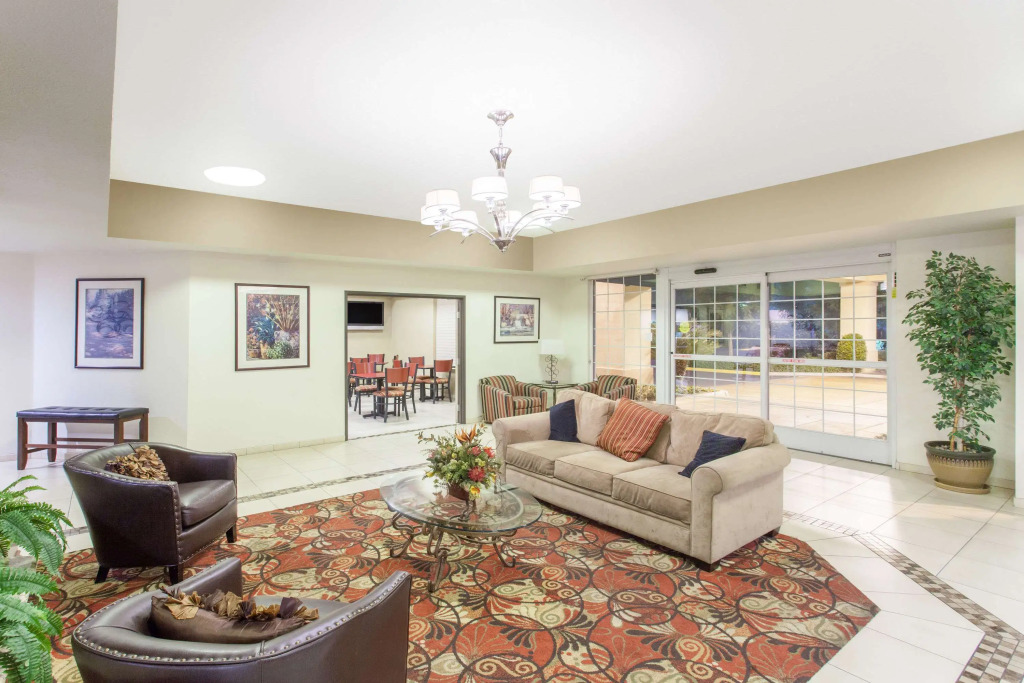 Ramada by Wyndham Fresno Northwest