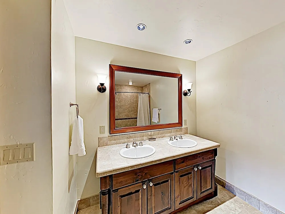 New Listing! Luxe Mountain-view W/ Hot Tubs 3 Bedroom Condo