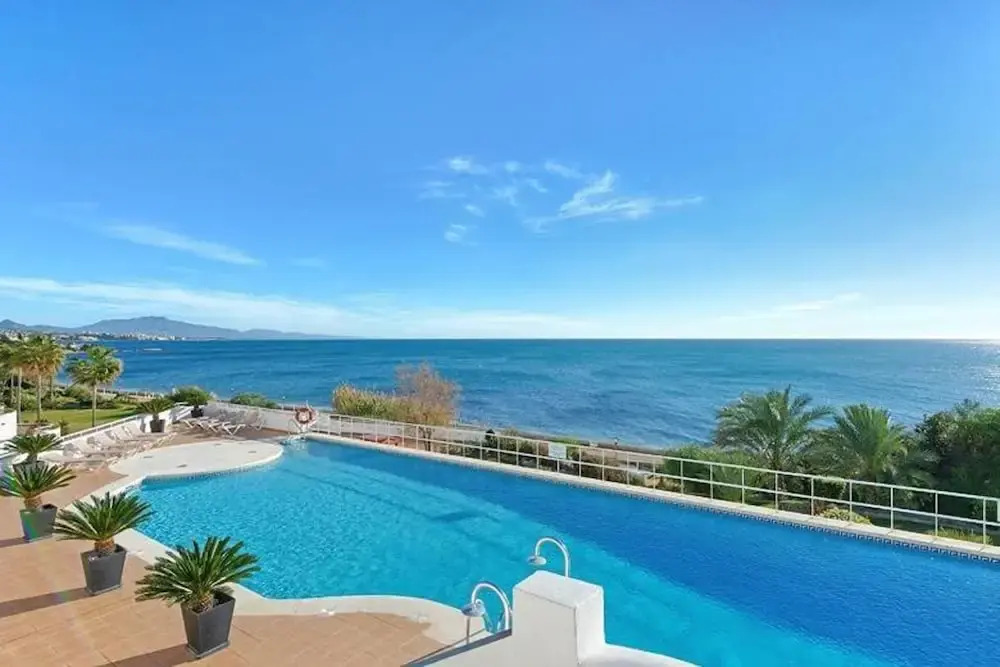 Spacious Stunning Views 2-bed Apartment, Estepona