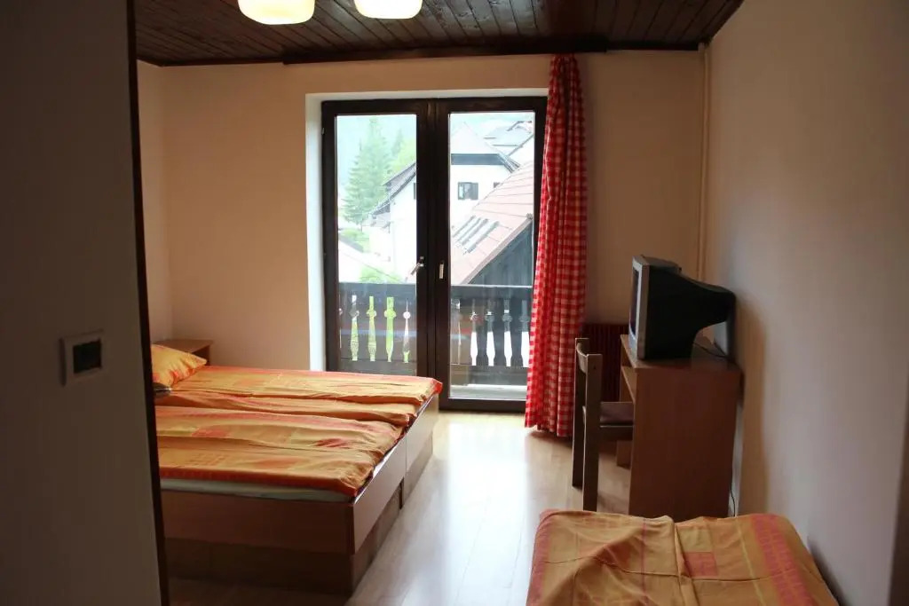 Youth Hostel Nika