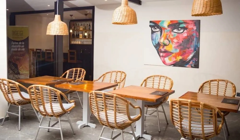 Elogia Hotel