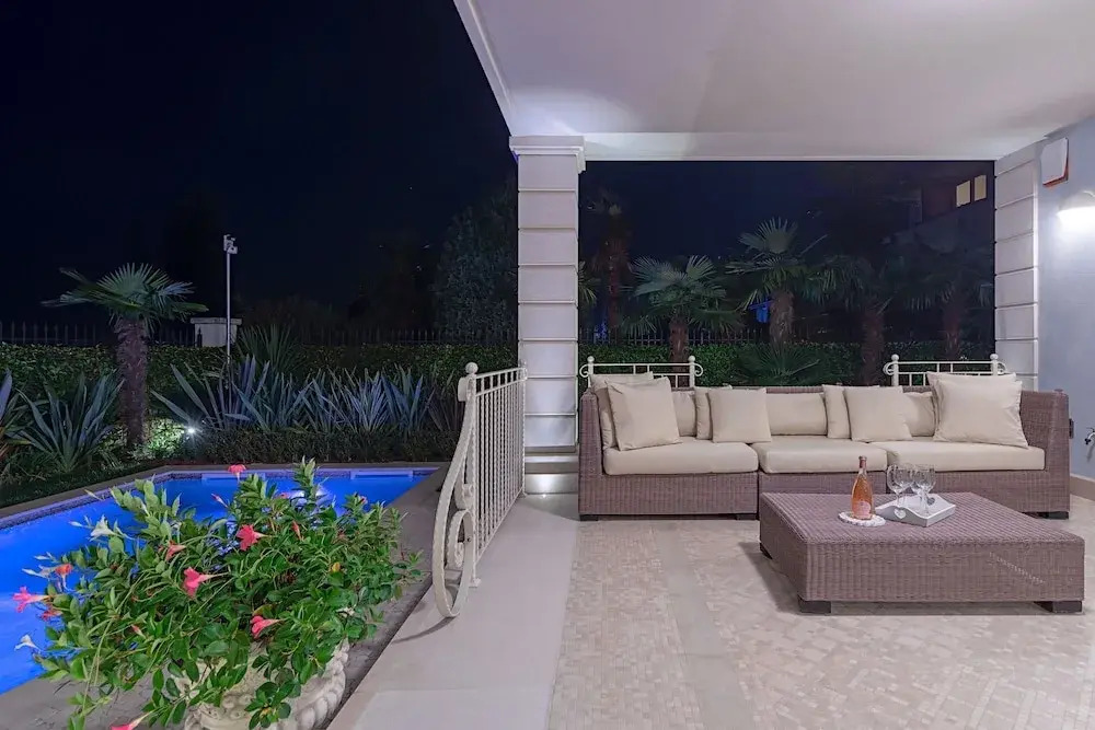 Luxury Lakefront Catullo A1 by Wonderful Italy