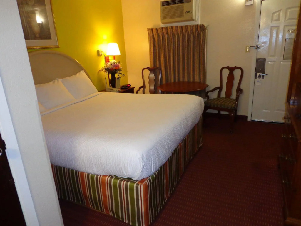 Economy Inn Express Warren