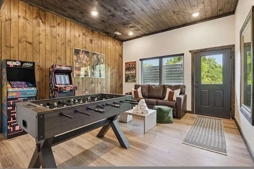 Gorgeous Brand-new Home w Pool Game Room Hot Tub