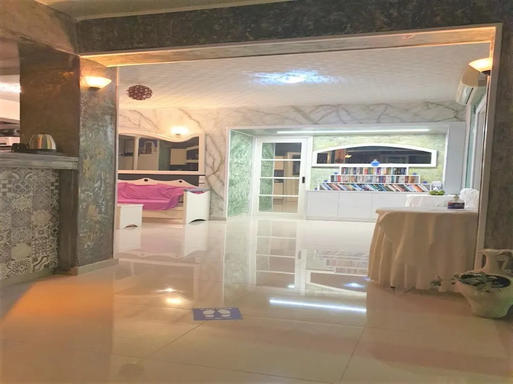 Beautiful and Spacious Room near Cretan Sea