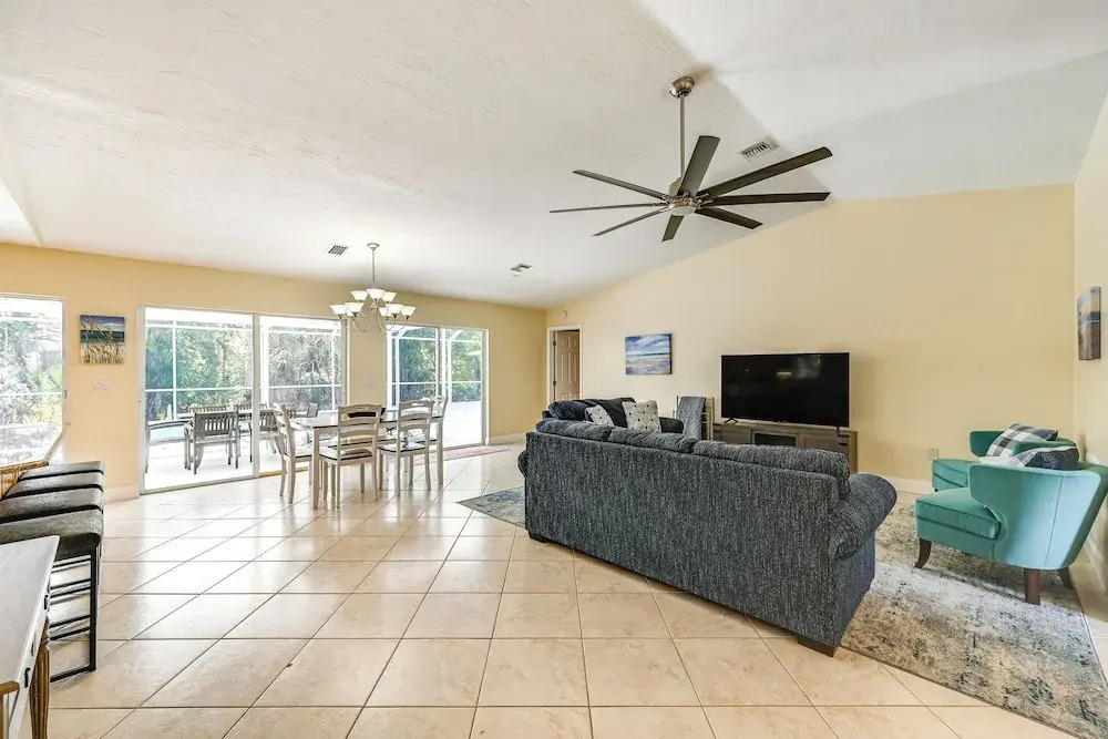 Hot Tub & Outdoor Pool: Bonita Springs Getaway!