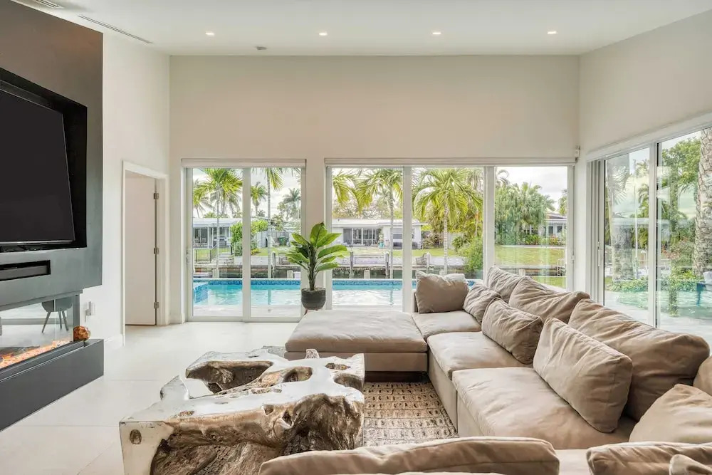 Luxury Waterfront Home w/ Pool, Hot Tub & Dock Near Las Olas Gulfstream