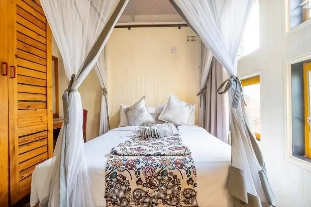 Avril Guest Lodge