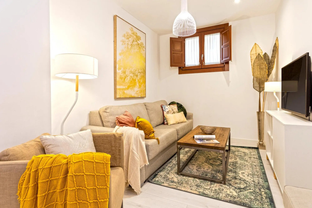 Charming Two-bedroom Apartment Near Cathedral Zacatin 103