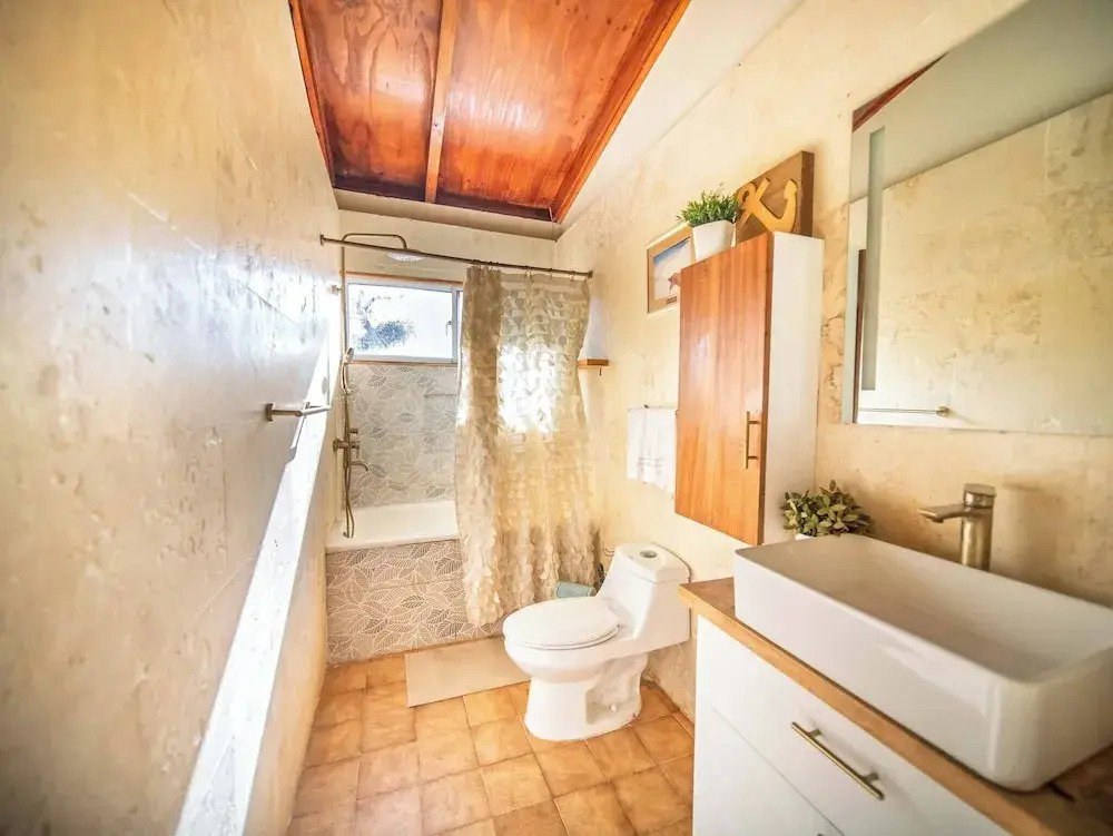 Colonial 2BR Apartment 2mins walk to beach