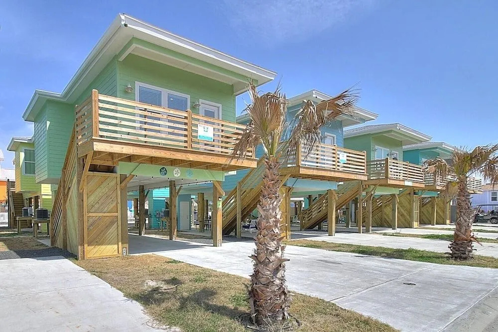 Woodhaven Beach Club 2 Bedroom Bungalow by Redawning