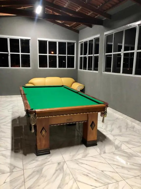 Casa 3/4 com piscina e mesa de sinuca em Caldas Novas