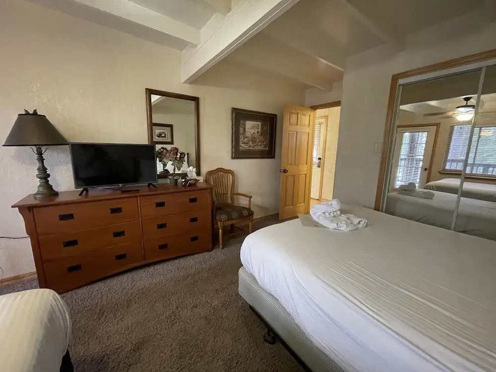 Mountain Harbor Lodge cottage on Lake Ouachita
