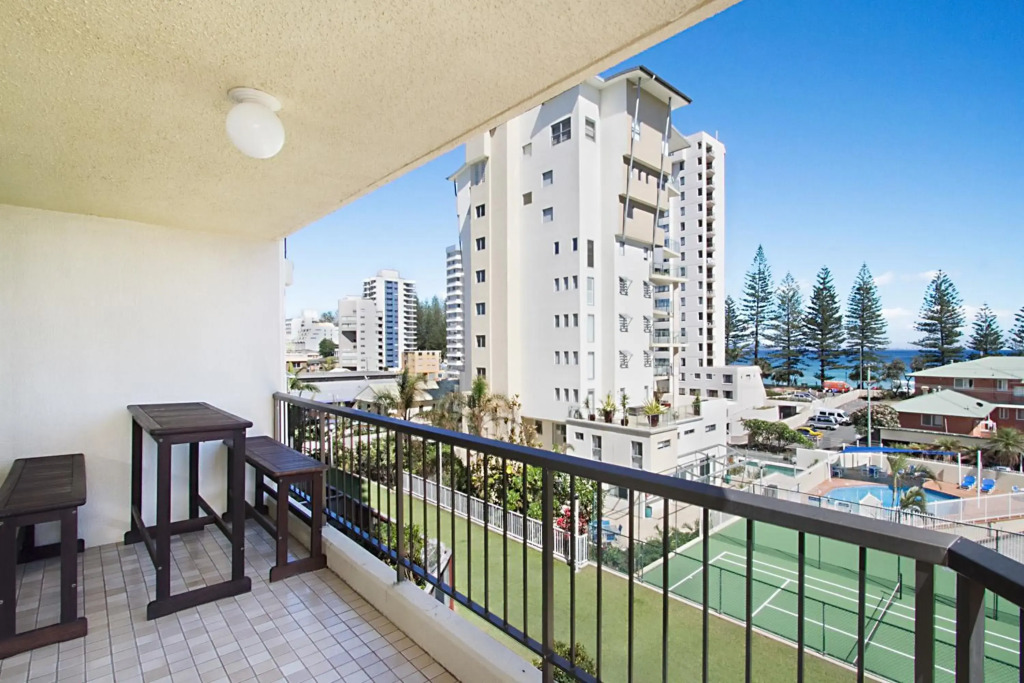 Rainbow Commodore Coolangatta