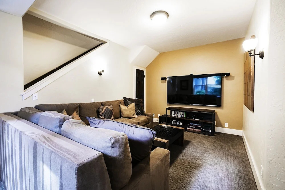 Woodside Haus 3 Bedroom Home by RedAwning