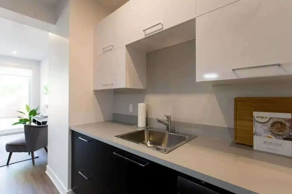 Brand New 3 Bedroom With Rooftop Patio