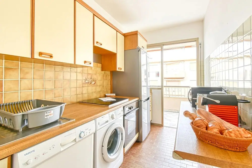 Bright Apartment near Croisette with terrace and parking by GuestReady