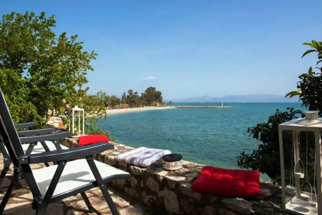 Seafront apartment ΙΙ in Kiveri, near Nafplion.