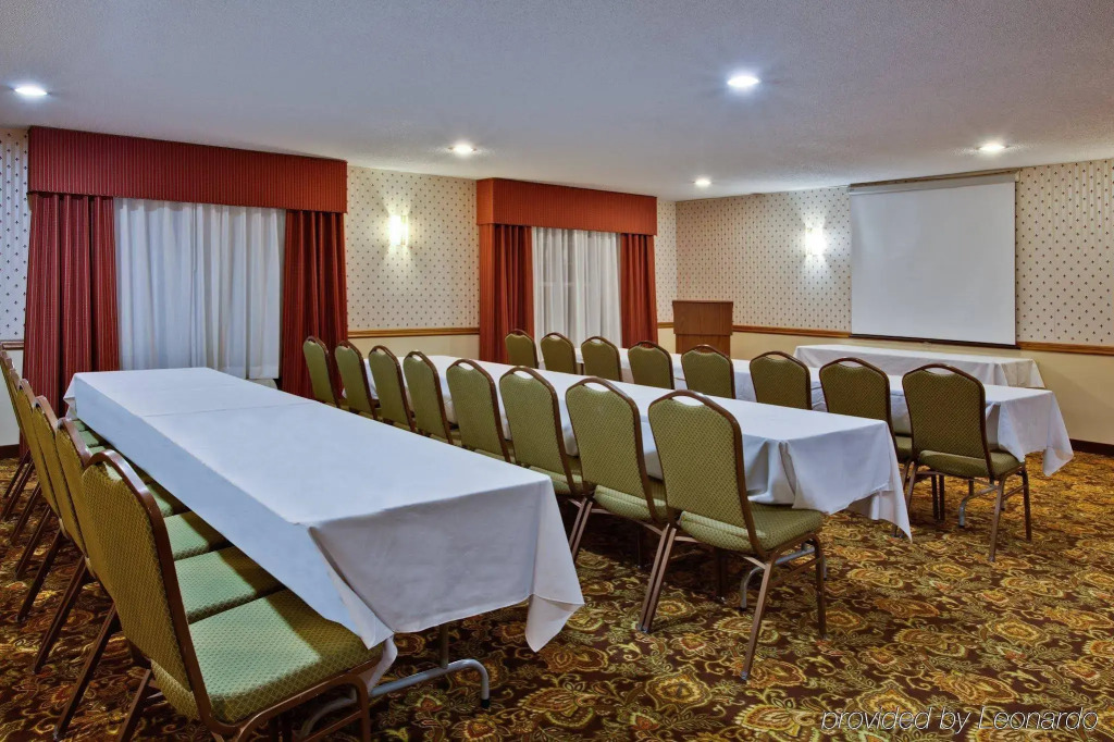 Country Inn & Suites by Radisson, Grinnell, IA