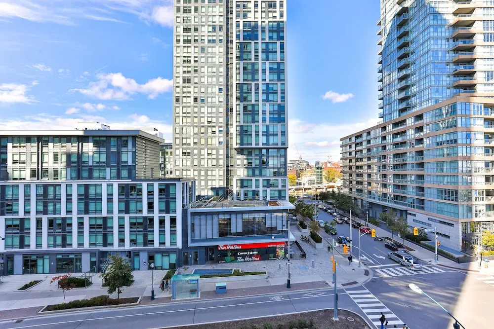 Cityplace 1B Lux Condo Lakeside Skydome Mtcc