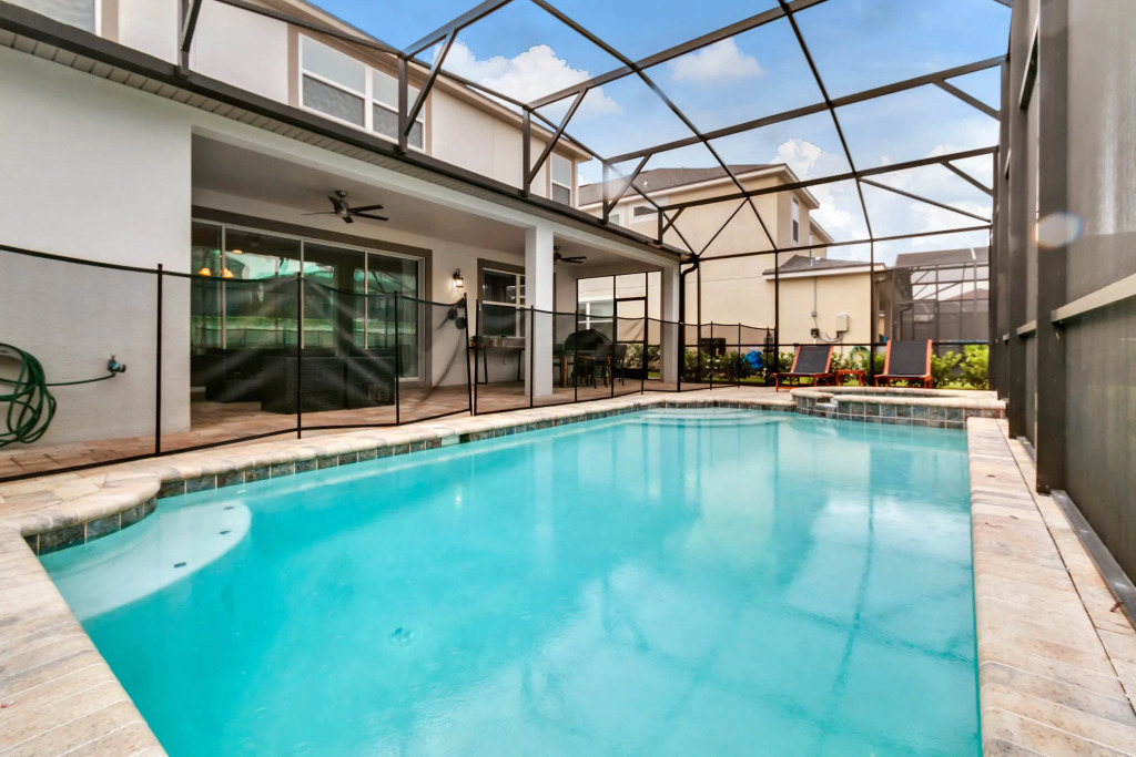 5 Bedrooms 55 Bathrooms Solara 1760 Sp