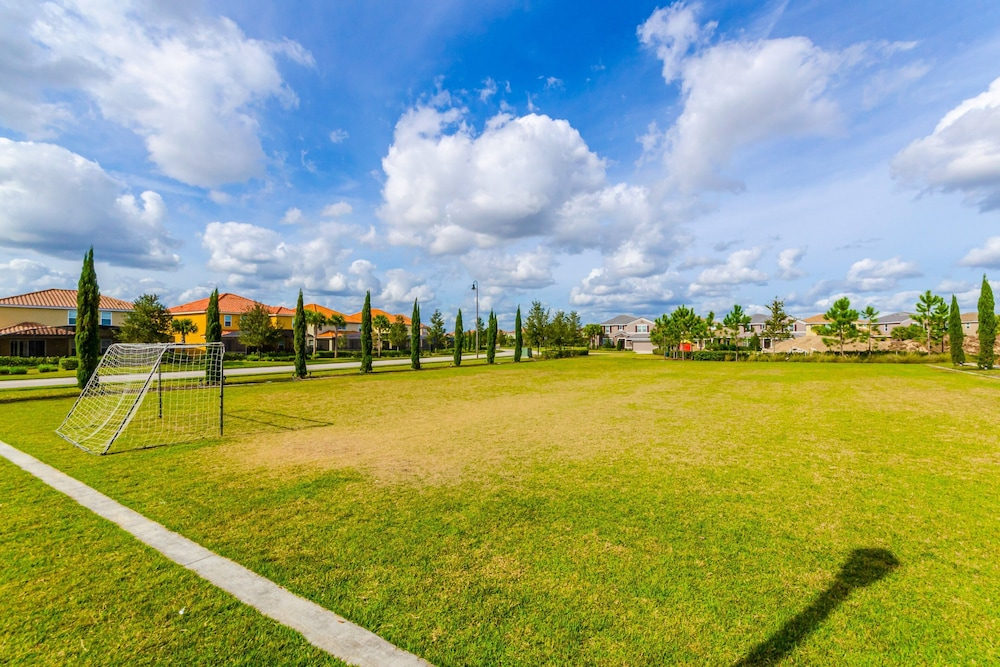 Spacious Getaway With 2 Themed Game Rooms, Private Pool, & Pool spa