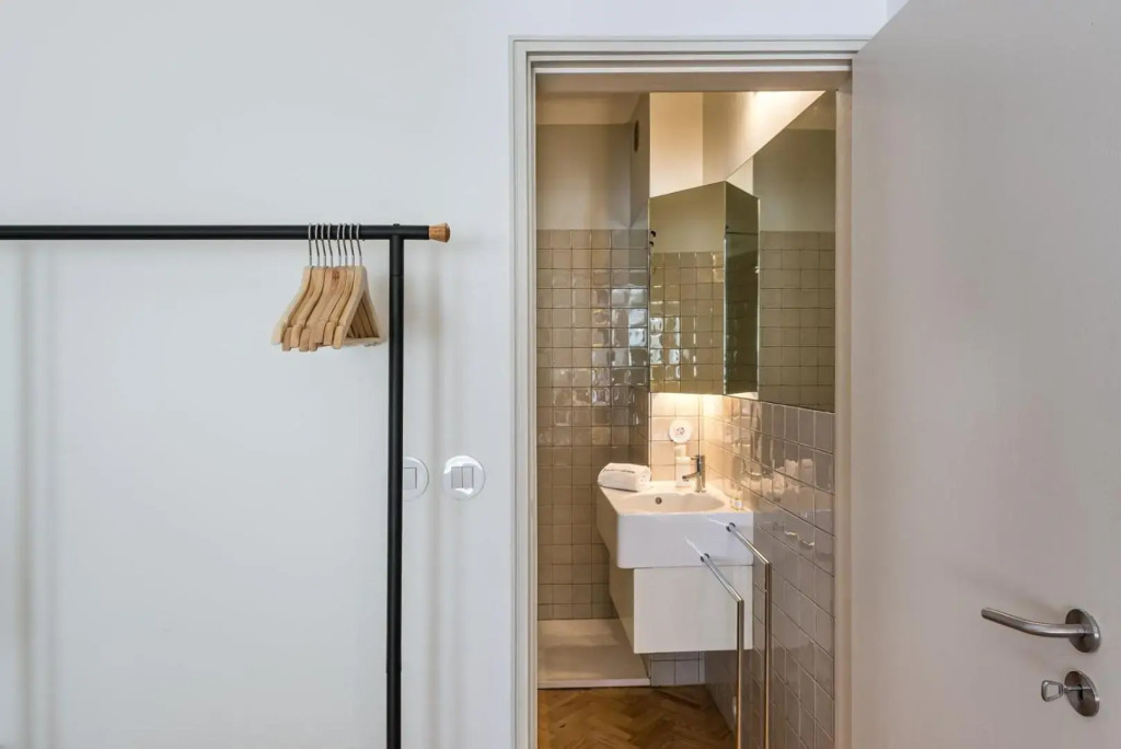 GuestReady - Folding Screen