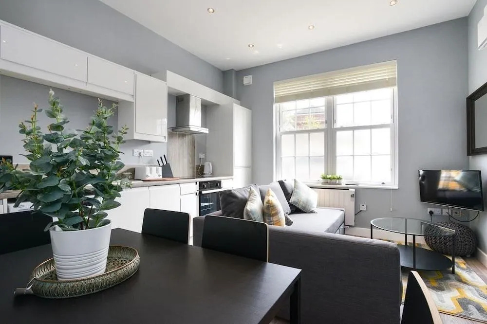 Arena Apartments - Stylish and Homely Apartments by the Ice Arena with Parking
