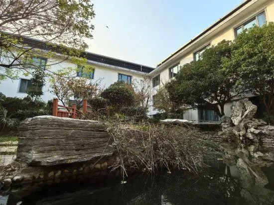 Lianhua Hotel