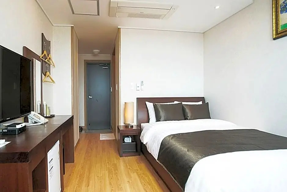 Iris Hotel