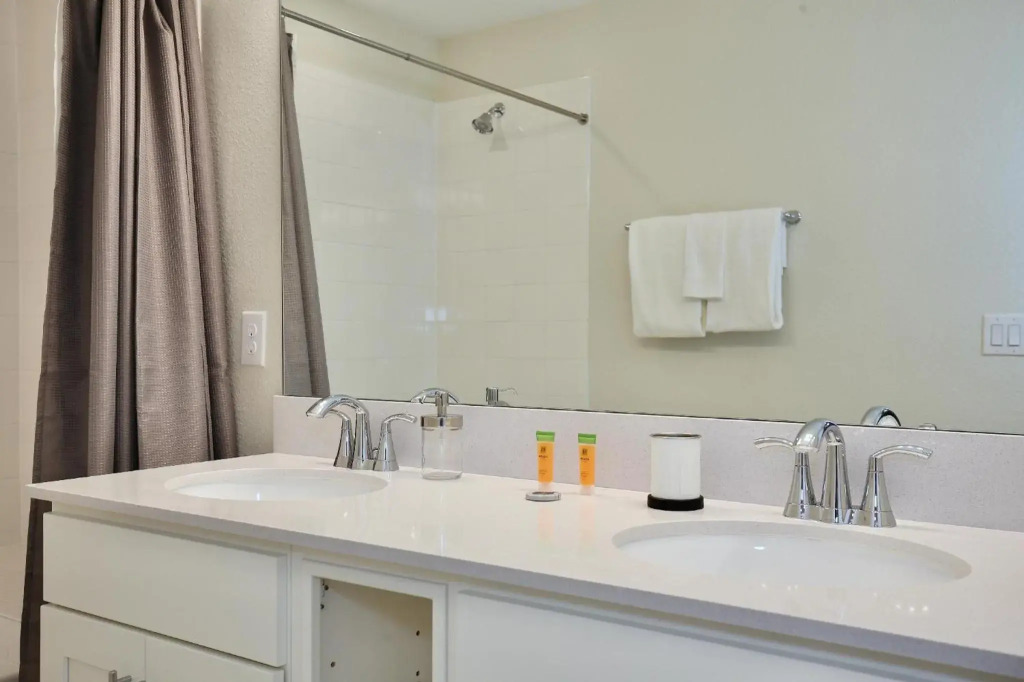 Brand New Apartment In Lux Storey Lake Community 10 Miles To Disney New Listing
