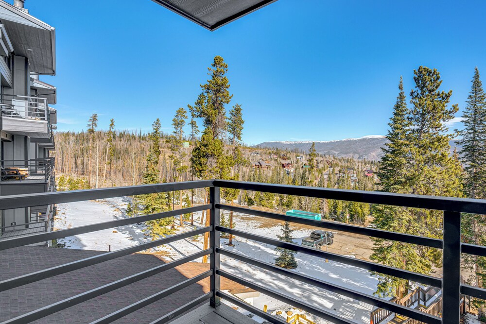 10 Mi to Keystone: Updated Mtn-view Condo