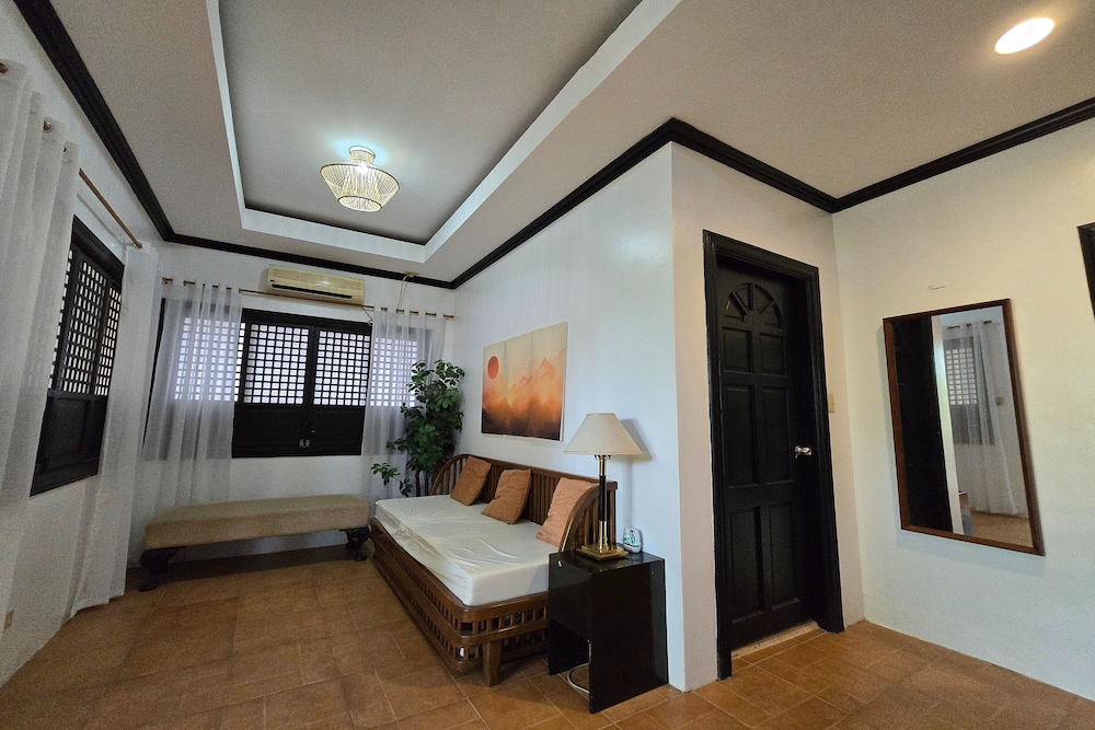 Grand Villa Laguna
