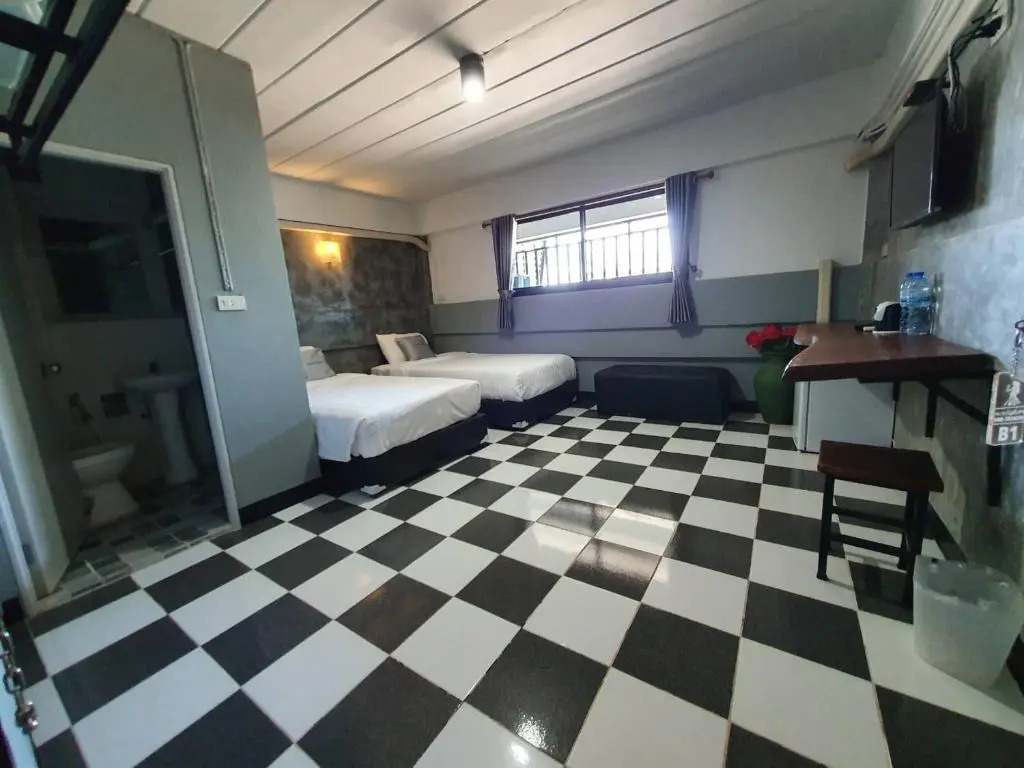 Sa Bai Dee at home