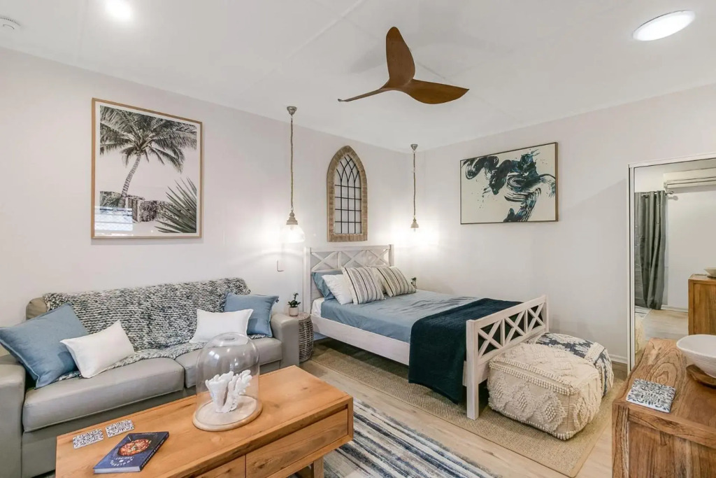 Point Danger Lodge unit 10 - Centrally located one bedroom Studio