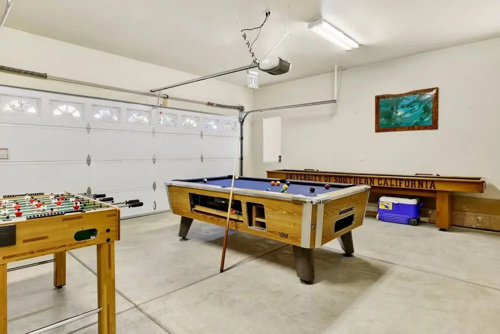 2091-mockingbird Getaway 4 Bedroom Home by RedAwning