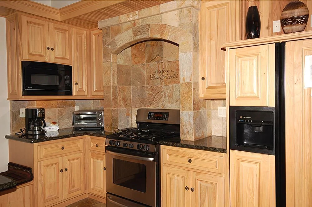 3819 Beach Road - 5 Br home by RedAwning
