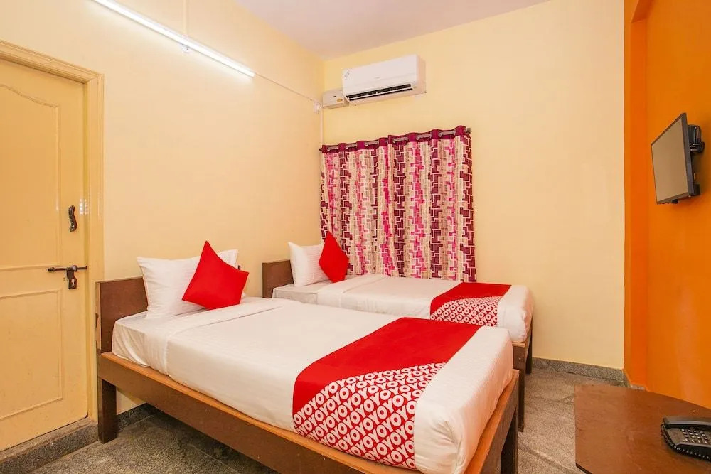 OYO 17136 Hotel Chinmayee Inn