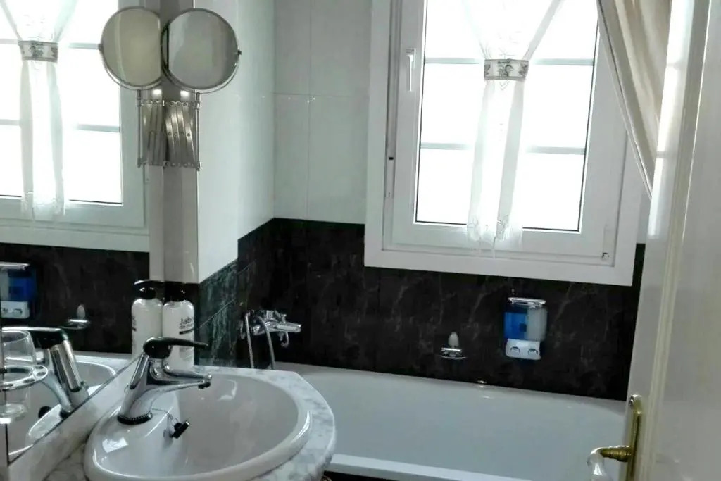 Apartment with 3 bedrooms in A Coruna with WiFi 200 m from the beach
