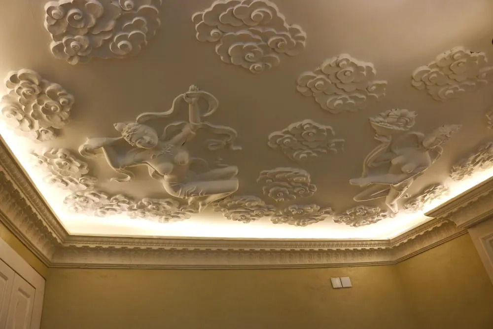 Elegance Hotel