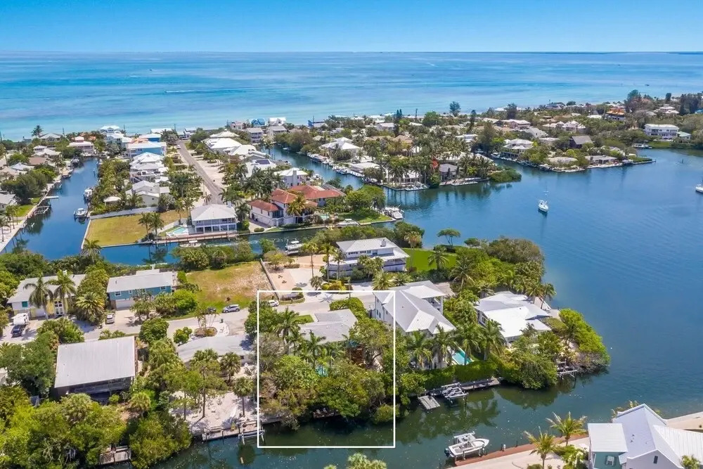 Flamingo Bay 4 Bedroom Home by RedAwning