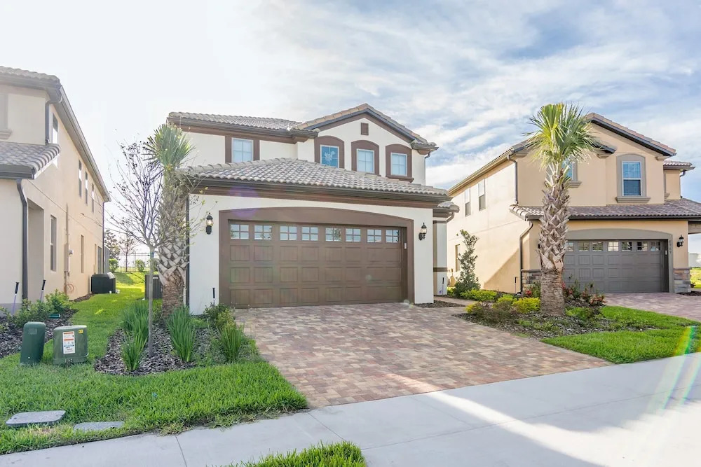 Luxurious Vacation Home at Westside 8973