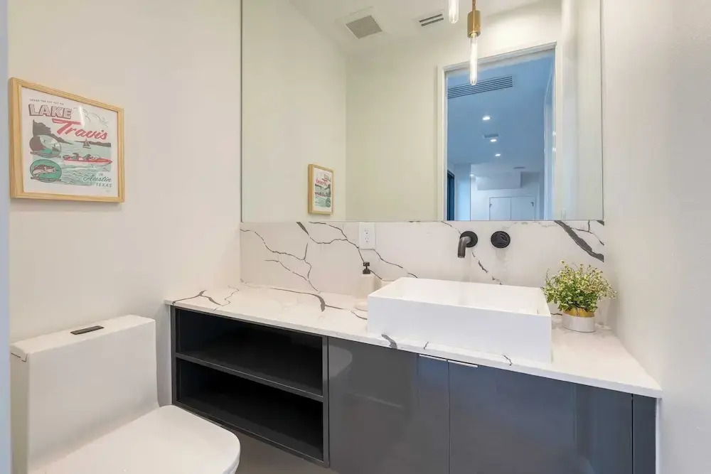 Modern East Austin Home w/ Pool, Near Downtown & Lady Bird Lake Casa 1803 by Avantstay