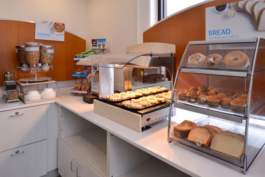Holiday Inn Express & Suites Springfield by IHG