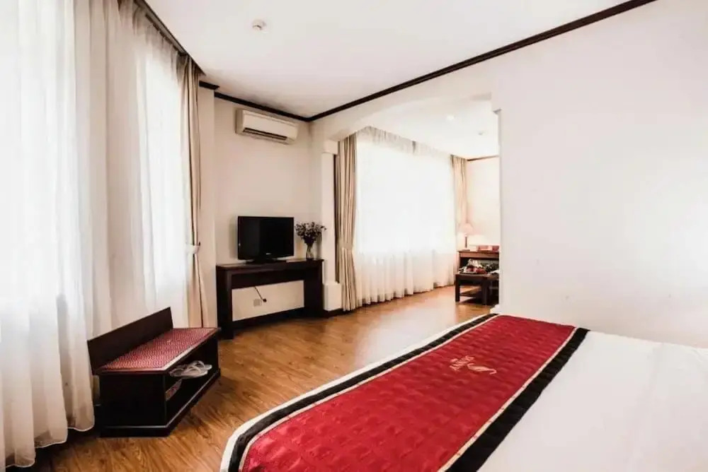 Sunny Hotel